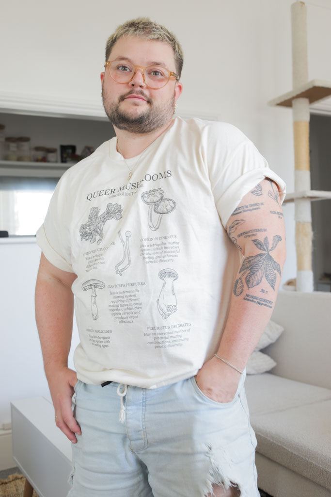 Graphic Unisex classic T-Shirt | Queer Mushrooms