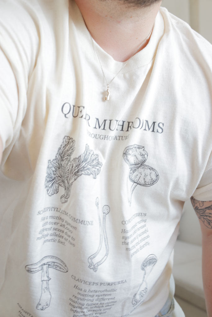 Graphic Unisex classic T-Shirt | Queer Mushrooms